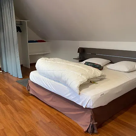 La Cour Des Hôtes Casa de Férias *