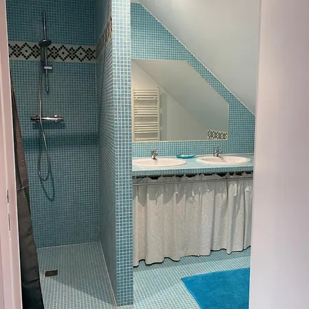 La Cour Des Hotes *